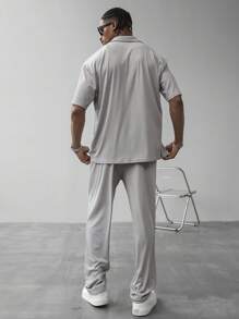 Manfinity Homme 2件套男士休闲短袖衬衫和宽松长裤套装 - 灰色 - 查看 2