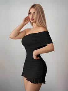 Sweetina فستان قصير أسيمتري من الشبك مع كتف مكشوف - الأسود - مشاهدة 4