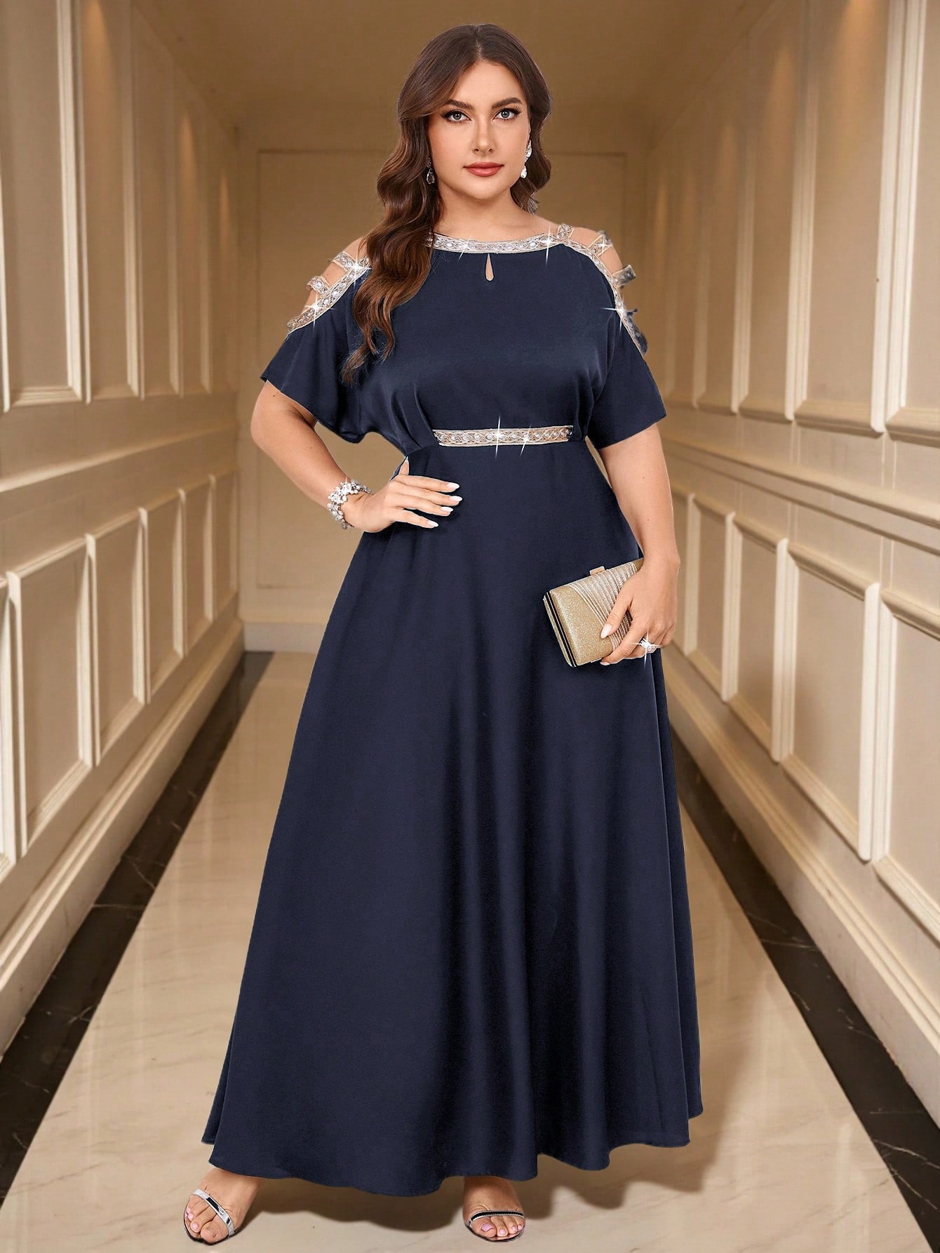 Gownix فستان طويل أنيق بياقة منحرفة للمرأة بمقاسات...