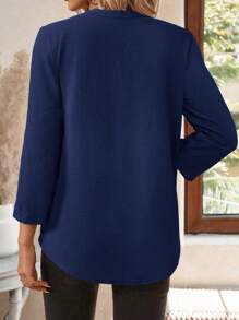 EMERY ROSE 休闲梭织面料纯色上衣，罗纹针织细节，V领设计，女士藏蓝色衬衫，藏蓝色上衣，女士V领衬衫，深蓝色上衣，宝蓝色衬衫，秋季上衣，时尚女士衬衫，休闲款 - 藏蓝色 - 查看 2