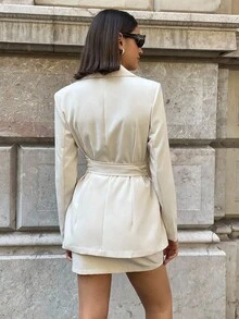 Aloruh 女士两件套纯燕麦色西装套装，优雅的办公室着装，配有腰带、定制夹克和迷你裙 - 卡其色 - 查看 3