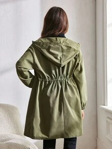 SHEIN Chaqueta de parka de punto con capucha, bolsillo y letra suelta informal para niñas preadolescentes - Verde militar - Ver 2