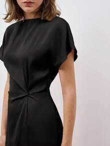 Maija 女式纯色圆领短袖休闲收腰中长连衣裙，节日装商务休闲缎面吊带裙，优雅女士连衣裙 - 黑色 - 查看 2