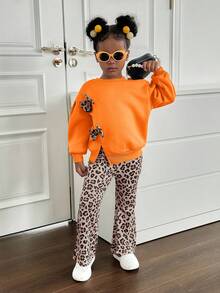 SHEIN Bộ 2 áo len cổ tròn in họa tiết da báo 3D màu trơn và quần len in họa tiết da báo cho bé gái - trái cam - Xem 5