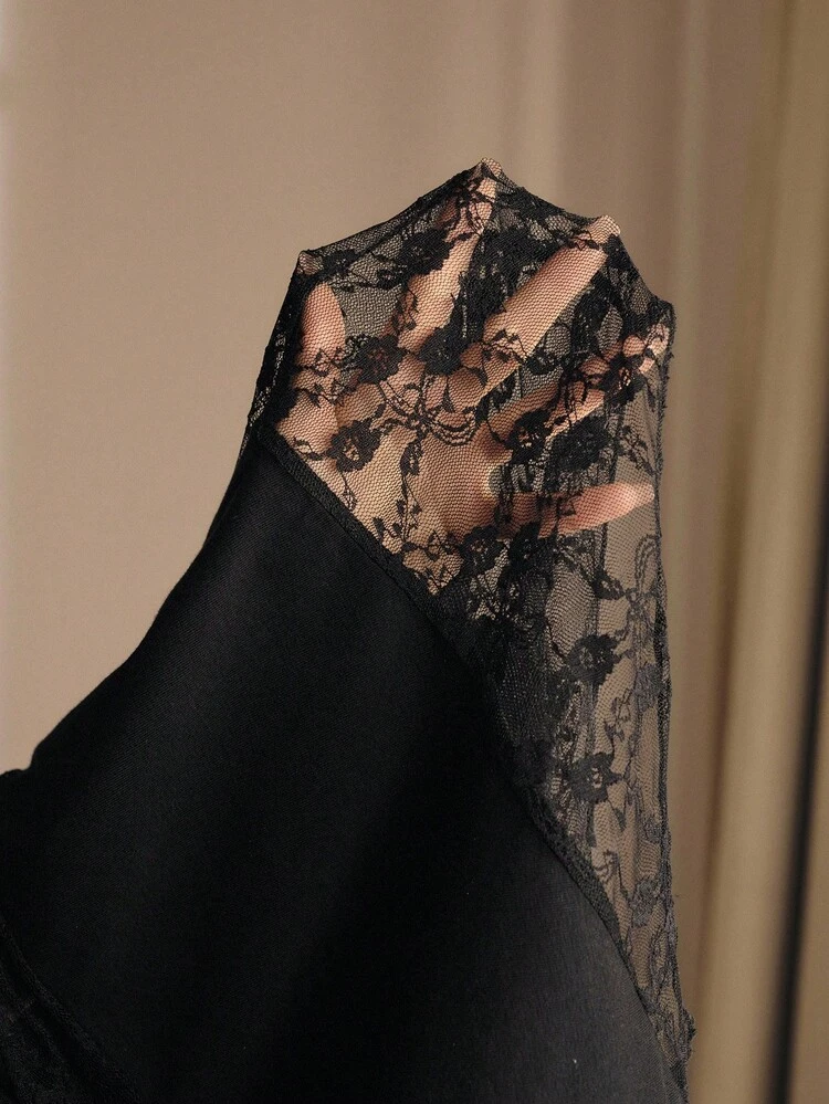 VESTIDO TRANSPARENTE DE RENDA CONTRASTANTE