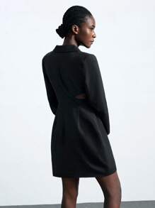 Maija 2025 现代都市领金属装饰纽扣部分镂空连衣裙，适合初秋 - 黑色 - 查看 5