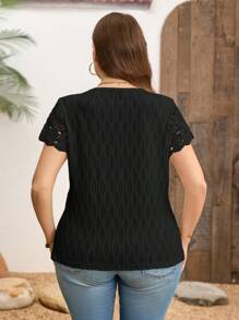 Reflora 大码女式T恤、夏季休闲上衣、优雅上衣、白色T恤、提花针织T恤、撞色蕾丝T恤 - 黑色 - 查看 2