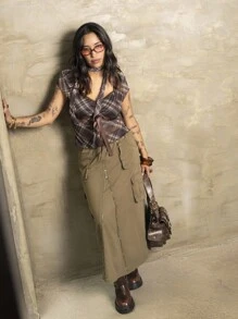 SHEIN x PRISCILA & JIMENA ROMWE Grunge Punk Falda vaquera con cierre de cremallera y bolsillo con solapa, para la escuela - Verde militar - Ver 2