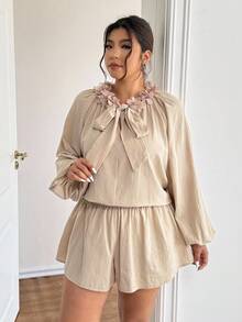 SHEIN Frenchy مجموعة من قطعتين للمرأة ذات الحجم الكبير، ملابس علوية كاجوال طويلة الأكمام وشورت - لون مشمشي - مشاهدة 5