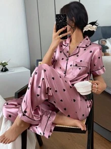 Napfluff 粉色睡衣 1 套心形印花翻领仿丝舒适短袖睡衣套装缎面睡衣套装女士真丝睡衣心形印花睡衣套装真丝睡衣套装女士粉色心形睡衣套装舒适优雅细节 - 粉色 - 查看 3