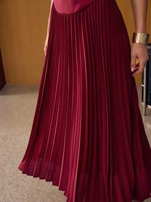 MOTF PREMIUM 褶饰挂脖连衣裙 - 酒紅色 - 查看 3