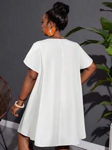 SHEIN CURVE+ 大码休闲度假宽松A字扭结绿色梭织连衣裙 - 白色 - 查看 2