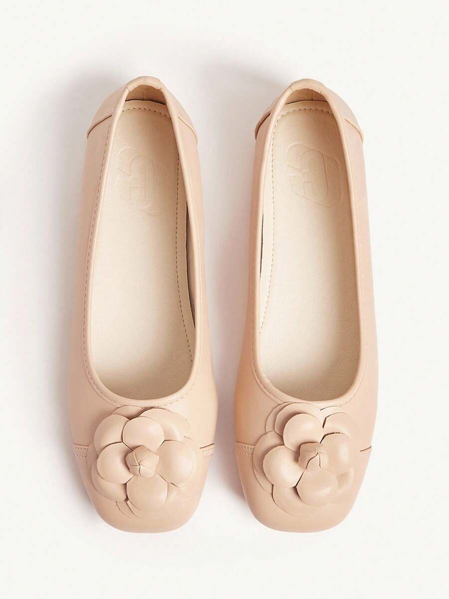 CUCCOO CHICEST 女士秋冬新品 3D 花朵装饰方头平底鞋，优雅、甜美、通勤、浪漫、舒适、经典杏色仿皮芭蕾平底鞋，女士休闲一脚蹬鞋，适合下午茶、约会、时尚派对、工作服、优雅装扮、学院风、返校、度假、百搭基本款 - 杏色 - 查看 1