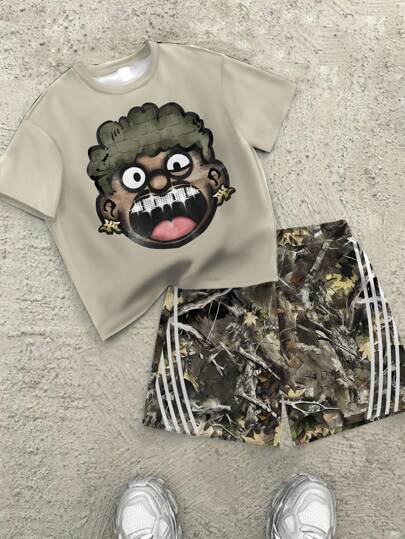 SHEIN 2 件套青少年男孩经典休闲酷人物和树叶树枝印花圆领 T 恤和短裤套装，适合夏季