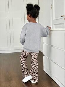 SHEIN 2-częściowy komplet dla młodej dziewczyny, sweter z dzianiny w jednolitym kolorze, okrągły dekolt, nadruk w panterkę 3D, kokarda i spodnie z dzianiny