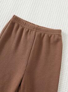 Cozy Pixies 2 件套男婴字母印花柔软针织圆领长袖连帽衫和松紧腰慢跑裤套装 - 棕色 - 查看 6