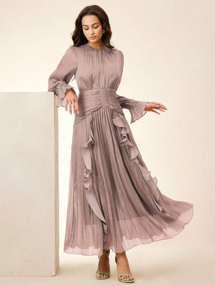女性用ロングドレス、深緑の光沢生地、ウエストプリーツ、ダブルフリルヘム、パフスリーブ、エレガントで多用途な フォーマルドレス
