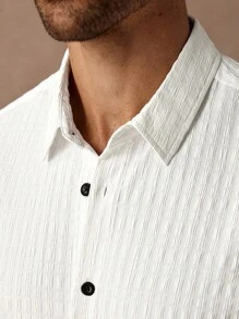 Manfinity Homme 男士纯白色常规款褶皱效果细条纹纹理面料短袖单排扣休闲衬衫套装，男士纯色短袖单排扣休闲衬衫套装，夏季，日常通勤、旅行、度假和外出的百搭单品，送给朋友的丈夫和男朋友的礼物，休闲简约风格，都市成熟风格男士白色裤子套装两件套男士亚麻套装 - 白色 - 查看 4