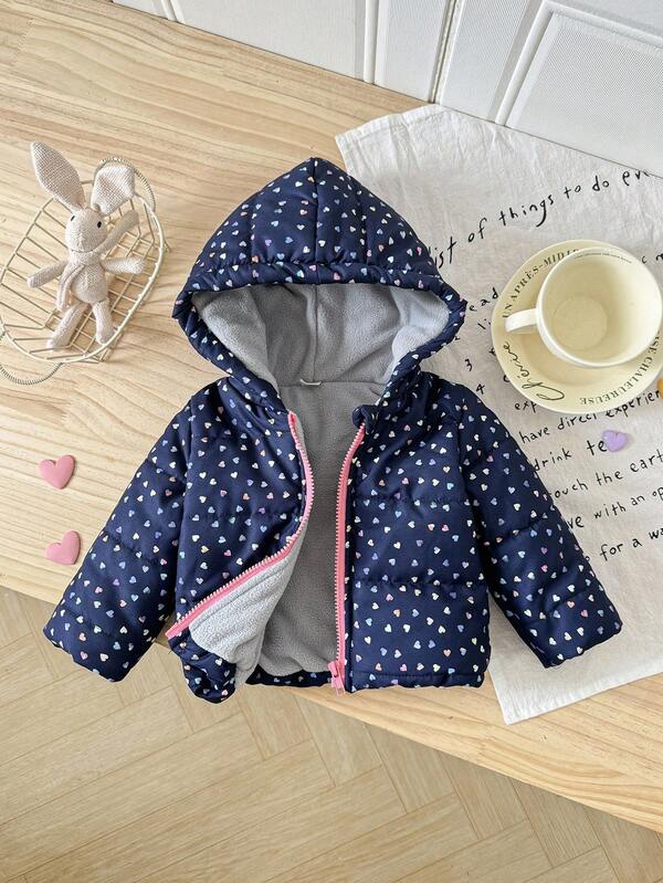 SHEIN Abrigo acolchado con capucha y cremallera con estampado de corazón para bebé niña, invierno