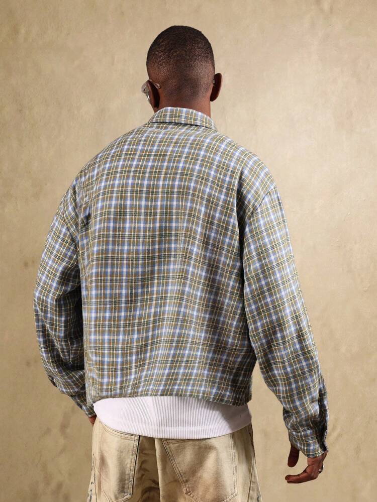 Camicia a quadri con bottoni e vestibilità corta