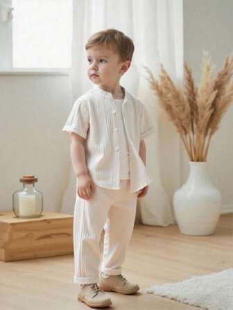 SHEIN Vintaside Kids Set van 2 stuks: effen jongensshirt met korte mouwen en kreukeltextuur + bijpassende lange kreukelbroek, veelzijdig en comfortabel, geschikt voor dagelijks gebruik, buitenactiviteiten, reizen, school, lente/zomer