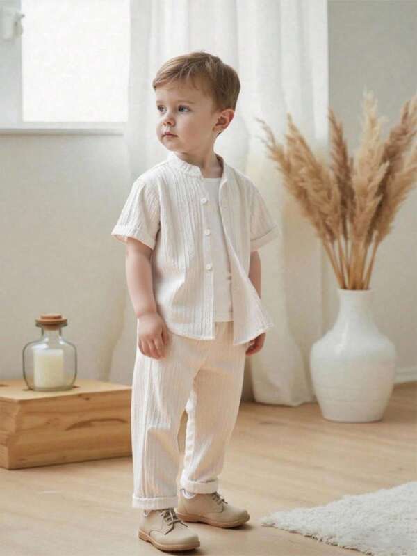 SHEIN Vintaside Kids Set de 2 piezas: Camisa de manga corta con textura arrugada de color liso + Pantalón largo a juego con textura arrugada para niños pequeños, versátil y cómodo, adecuado para uso diario, actividades al aire libre, viajes, escuela, primavera/verano