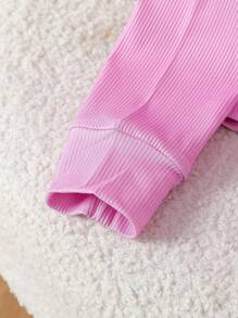 SHEIN 女童修身长袖上衣和裤子套装，粉色上衣搭配彩色独角兽涂鸦图案长裤，采用弹力面料，活动自如。 - 彩色 - 查看 5