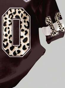 SHEIN Leap Crew 青少年女孩宽松休闲街头风 Y2K 豹纹印花数字图案 V 领足球球衣 T 恤 - 彩色 - 查看 4