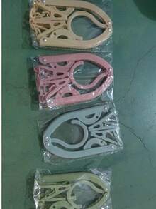 SHEIN Portable Folding Clothes Hanger - Easy To Store, New Material, No Old Materials Added, Multi-Color Clips To Meet Different Drying Needs, Non-Slip Design, Shoulder Support, Can Be Enlarged And Reduced, A Must-Have For Travel, Saves Wardrobe Space!(The Product May Have Slight Color Changes Due To Batch Problems, But The Quality Remains Unchanged And Does Not Affect The Appearance And Use)