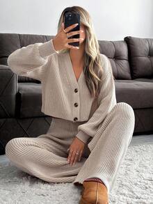 Conjunto de salón tejido para mujer - Cárdigan corto de cuello en V con botones y falda maxi de pierna ancha de cintura alta en textura de canalé suave en beige