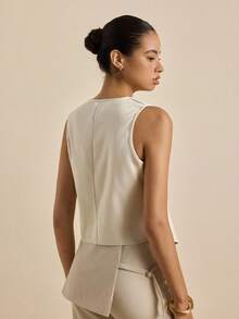 Airaco Women's Plain Sleeveless V-Neck Vest, Minimalist & Fashionable, Suitable For Summer - Apricot - View 3