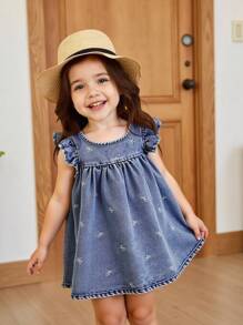 SHEIN 1 chiếc váy denim tay lỡ màu xanh nhạt tươi mát và mơ mộng cho bé gái mùa hè! Chi tiết nơ vui tươi và tay áo lửng thanh lịch làm cho chiếc váy này trở thành lựa chọn hoàn hảo cho những chuyến đi chơi, những ngày thường ở nhà hoặc các bữa tiệc, thể hiện nét quyến rũ độc đáo. - Màu xanh lam - Xem 2