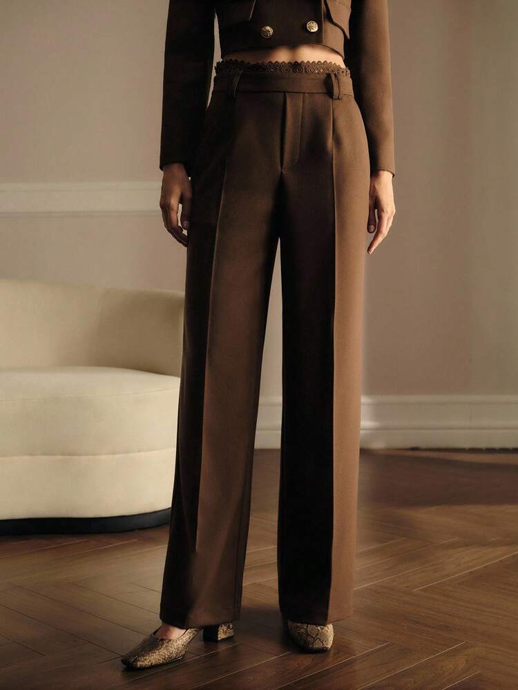 CALÇA DE TERNO COM PREGAS DE RENDA CONTRASTANTE, OUTONO INVERNO