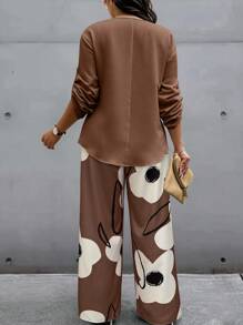 EMERY ROSE Conjunto de 2 piezas de top con mangas acampanadas y pantalones de talla grande con estampado aleatorio - Marrón - Ver 2