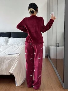 SHEIN 女士卡通小狗图案法兰绒长袖上衣和裤子蓬松睡衣套装，酒红色蓬松睡衣家居服套装，秋冬服装，舒适保暖 - 紅色 - 查看 2