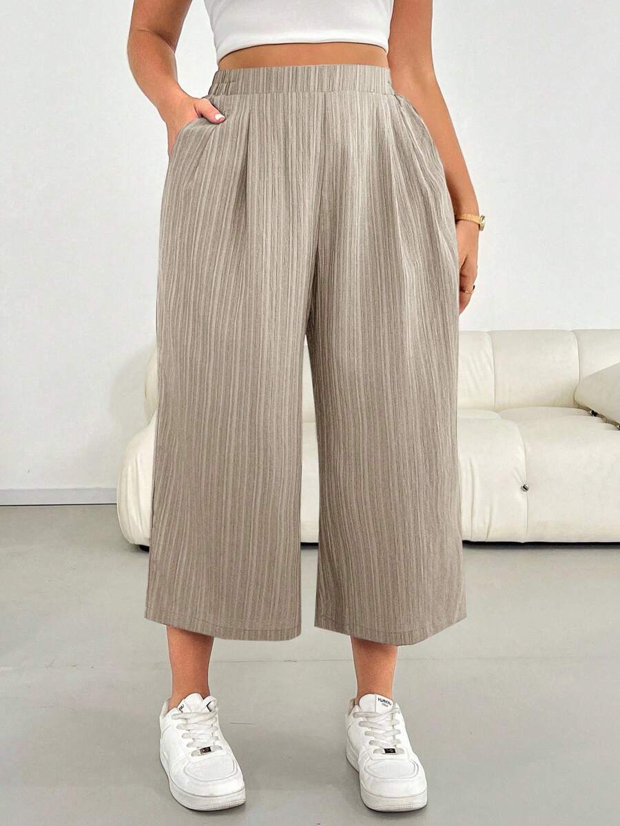 SHEIN Essnce Damen Große Größen Frühling und Sommer Mode Lässig Locker Bequem Kühl Alltäglich Vielseitig Textur Stoff Elastischer Bund Rosa Weite Bein Hose Verkürzte Hose, Damen Unterteil, Fließende Hose, Einfacher Stil, Europäischer Sommer, Caprihose, Urlaubsoutfit Frau