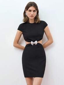 Maija Vestido mini ajustado con escote trasero y lazo con strass para festivales - Negro - Ver 6