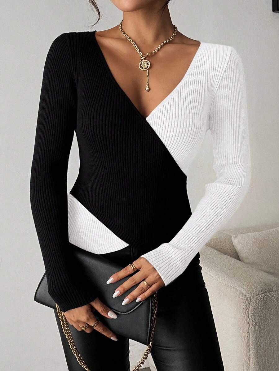 SHEIN Clasi Áo len chui đầu thanh lịch, vừa vặn, thời trang mùa đông dành cho nữ với tông màu đen trắng tương phản cổ điển, gợi cảm, thanh lịch, phù hợp cho công việc và tụ tập, áo len mùa thu, trang phục nữ thanh lịch, trang phục công sở, trang phục mùa đông - Đen và trắng - Xem 1