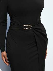 Maija 大码女式黑色不对称设计金属装饰百搭现代都市休闲时尚连衣裙，适合节日、派对，优雅都市时尚休闲，黑色缎面蝴蝶结肩带结构休闲商务装，低调复古氛围高端都市通勤风格，杂志编辑同款都市社交节日派对装，迷人低调基本百搭连衣裙，休闲咖啡厅街头长款超长连衣裙 - 黑色 - 查看 7