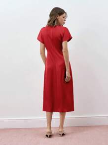 Maija Vestido casual ajustado de longitud media con cuello redondo, manga corta y cintura ceñida en unicolor. Puede usarse en vacaciones, negocios y ocio. Vestido de satén con un elegante estilo. - Rojo - Ver 4