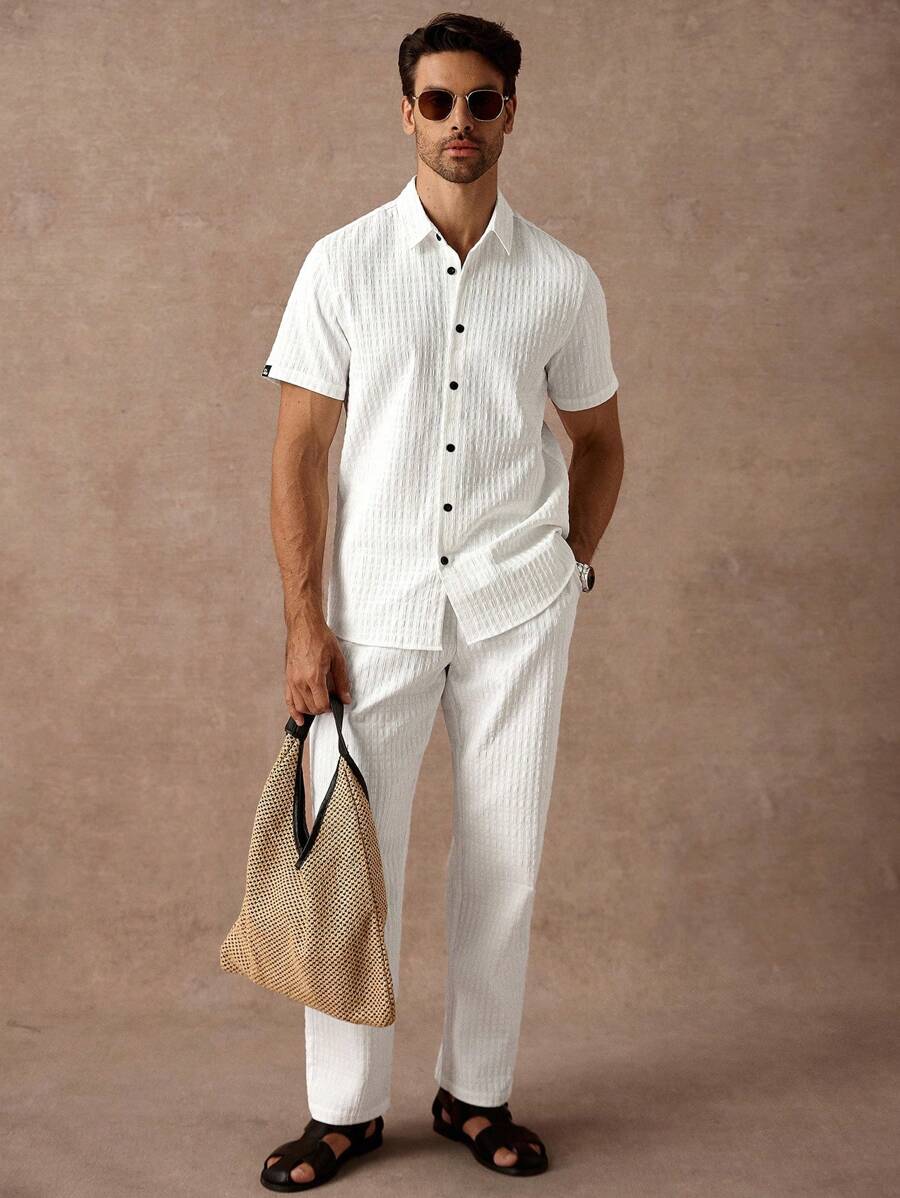 Manfinity Homme 男士纯白色常规款褶皱效果细条纹纹理面料短袖单排扣休闲衬衫套装，男士纯色短袖单排扣休闲衬衫套装，夏季，日常通勤、旅行、度假和外出的百搭单品，送给朋友的丈夫和男朋友的礼物，休闲简约风格，都市成熟风格男士白色裤子套装两件套男士亚麻套装 - 白色 - 查看 1