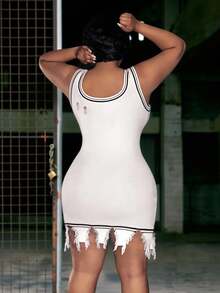 Slaydiva Novo Lançamento 2025 Vestido de Tricô Corpete Preto e Branco Minimalista Sexy/Streetwear/Casual, Elástico, Desgastado, Franzido na Cintura, Sem Mangas, Plus Size para Mulheres