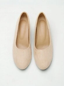 CUCCOO CURVES 宽版女式经典低跟圆头平底鞋 - 杏色 - 查看 4