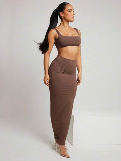 Silquee Serie Mágica Camiseta sin mangas gris sólido con cuello ancho, ajuste casual delgado, top sin mangas sexy para mujer + falda extra larga, estilo básico, tela suave y elástica amigable con la piel, shapewear sin presión, diseño de doble capa, artesanía especial de patchwork, certificación internacional de seguridad