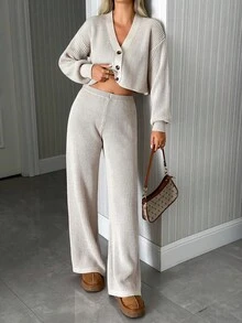 Conjunto de salón tejido para mujer - Cárdigan corto de cuello en V con botones y falda maxi de pierna ancha de cintura alta en textura de canalé suave en beige