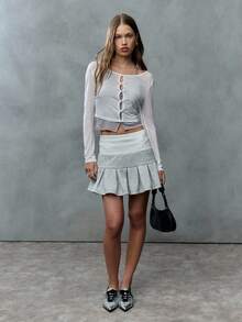 SHEIN Unity Tout le plaisir d'une jupe de tennis coquette mais avec le confort de votre survêtement préféré. Cette mini-jupe plissée douce est faite d'un tissu polaire douillet - parfaite pour réussir ce look sportif pour femmes avec une touche originale. - Gris - Voir 6