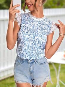 KARISMINA 花卉印花蕾丝边拼接女式衬衫，适合春夏度假穿着，可爱夏日上衣 - 藍白色 - 查看 1