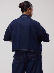 MUSERA 大尺碼短袖牛仔襯衫 領口鈕扣式 深色水洗 上衣單件 可愛夏季度假風 優雅浪漫鄉村風 秋冬款 - 藍色 - 查看 2