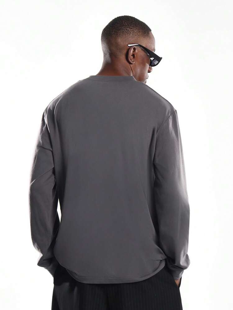 Langärmliges Baumwoll-T-Shirt mit normaler Passform