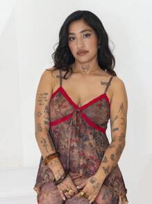 SHEIN x PRISCILA & JIMENA ROMWE PUNK Top de tirantes grunge con estampado floral con encaje en contraste - Multicolor - Ver 1